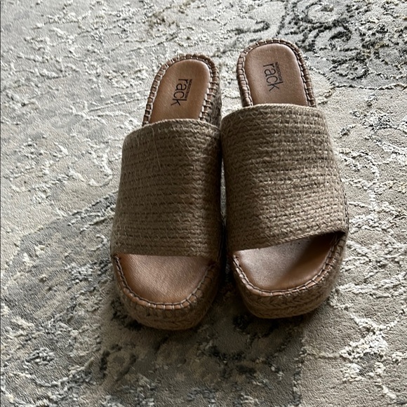 Nordstrom Tan Wedges with Natural Texture great condition 3”wedge - Picture 2 of 2